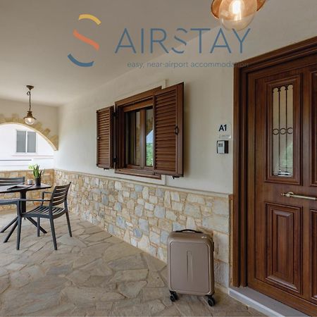 Ryze Apartments Airport By Airstay Артемида Екстериор снимка