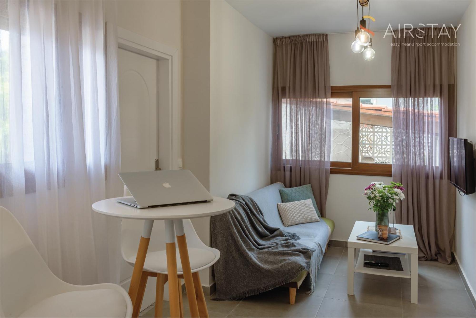 Ryze Apartments Airport By Airstay Артемида Екстериор снимка