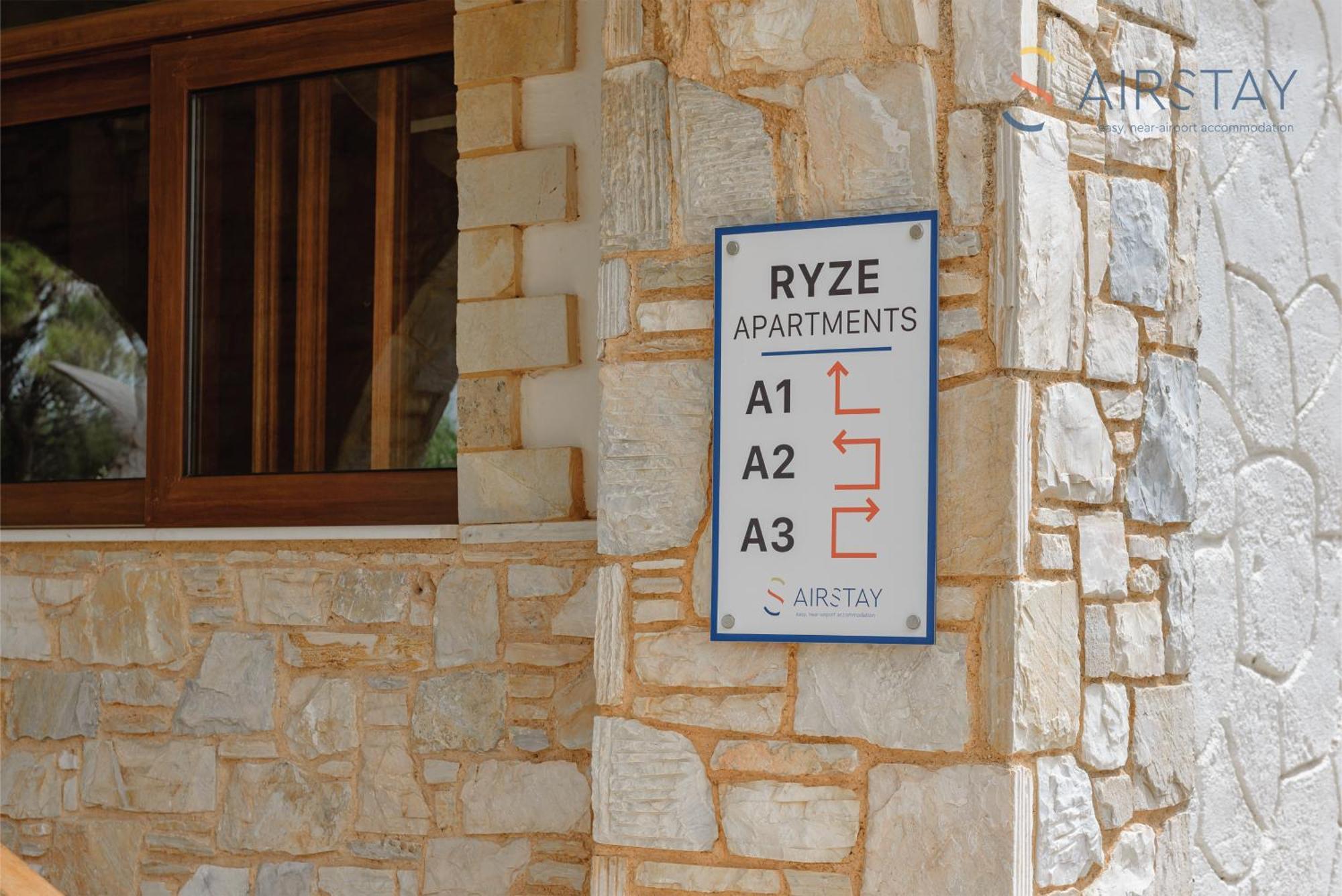 Ryze Apartments Airport By Airstay Артемида Екстериор снимка
