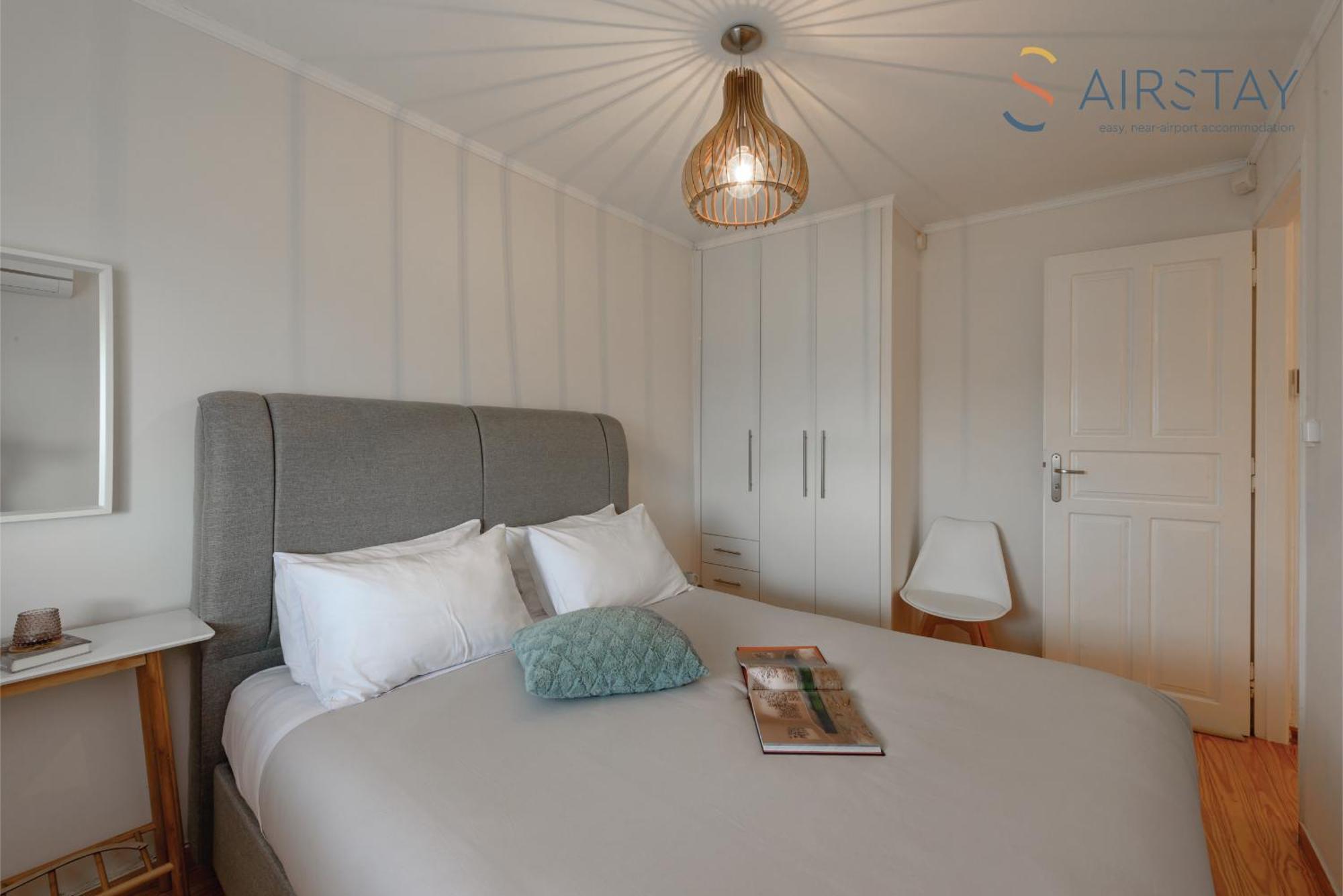 Ryze Apartments Airport By Airstay Артемида Екстериор снимка